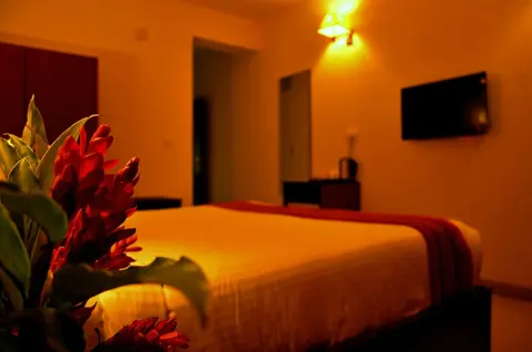 The Queeny, Room