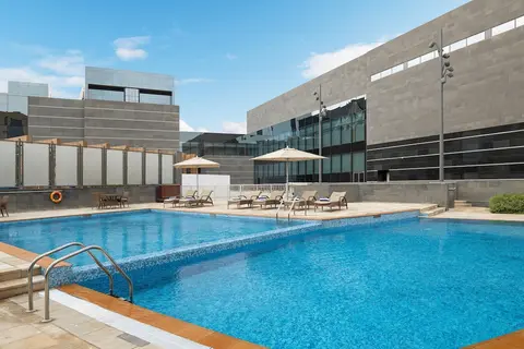 Crowne Plaza Riyadh RDC Hotel & Convention by IHG, Pool
