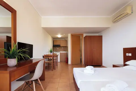 Dia Apartments, Room