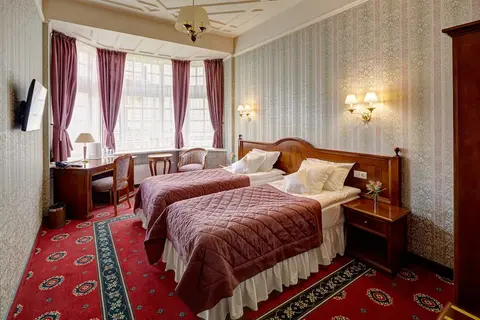 Atlas Deluxe, Room