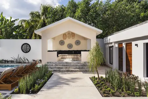Illa Cozumel, Pool