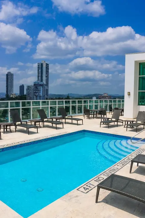 MARINN PLACE Financial District, Rooftop pool
