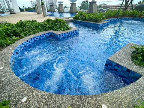 Ramada Suites by Wyndham The Straits Johor Bahru, Outdoor pool