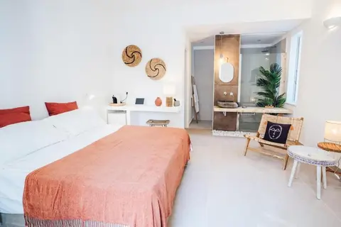 Break For Two, Room
