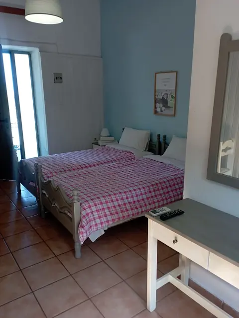 Paradisos studios, Room