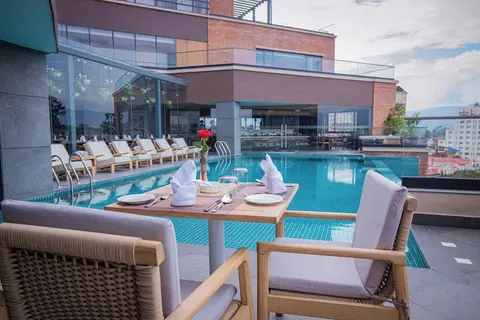 Hotel Barahi Kathmandu, Infinity pool