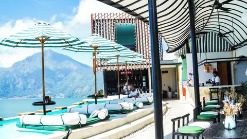 Desa Oculus, Pool