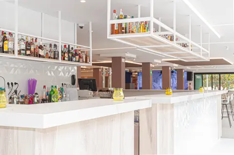 Prince Park Hotel, Bar