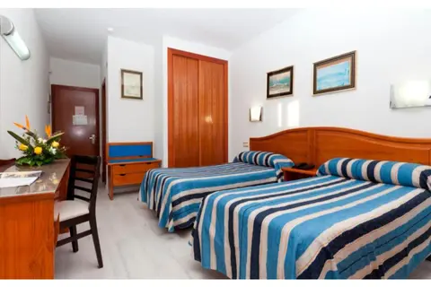 Cabana, Room
