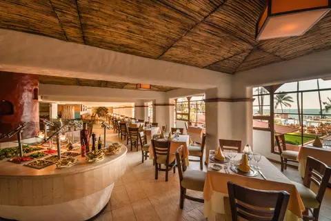 Crown Paradise Golden All Inclusive, Restaurant