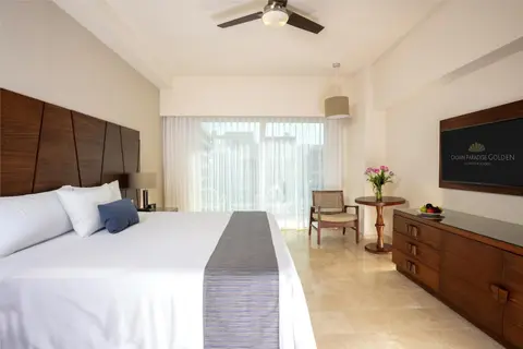 Crown Paradise Golden All Inclusive, Room