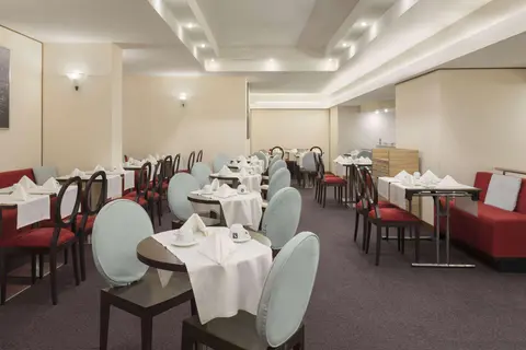 Ramada By Wyndham Bucharest Parc, Restaurant