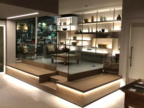 Monte Pascoal, Lobby