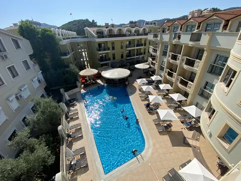 Club Karakas Apart, Pool