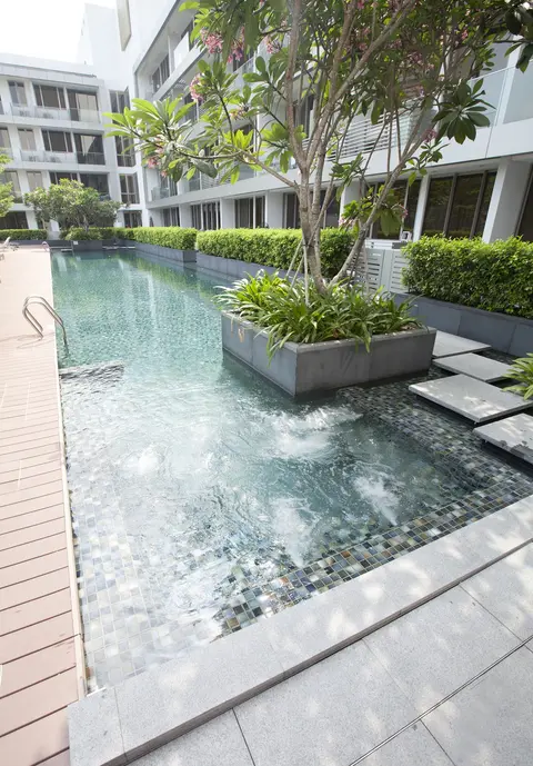 Dorsett Singapore, Pool