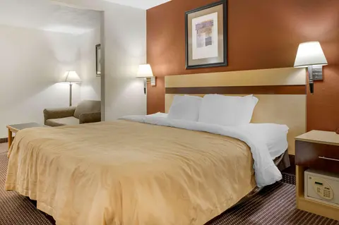 Quality Inn & Suites South/Obetz, Room