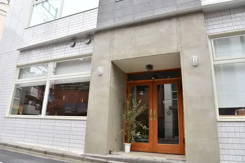 almond hostel and cafe, General view