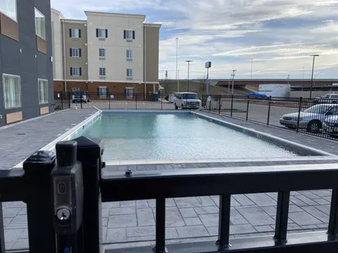 Country Inn & Suites, Oklahoma City-Br, Pool