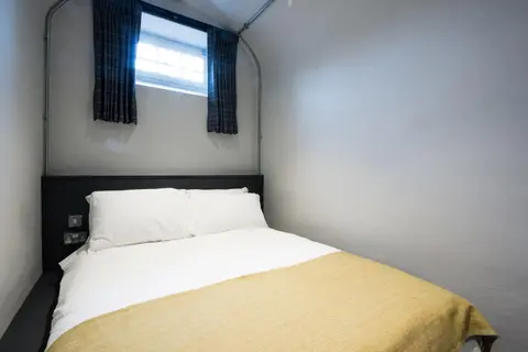 Code Pod A The Court Edinburgh, Room