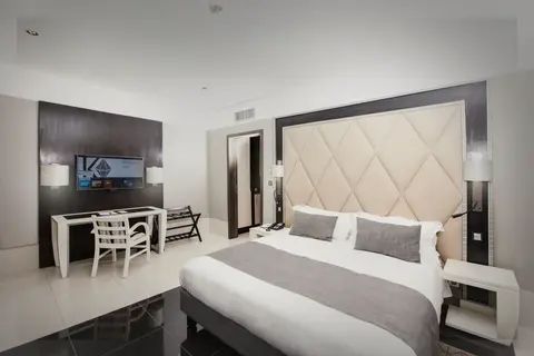 Krystal Palace Douala, Room