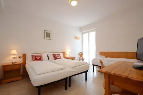 SANTA MARIA AD NIVES, 