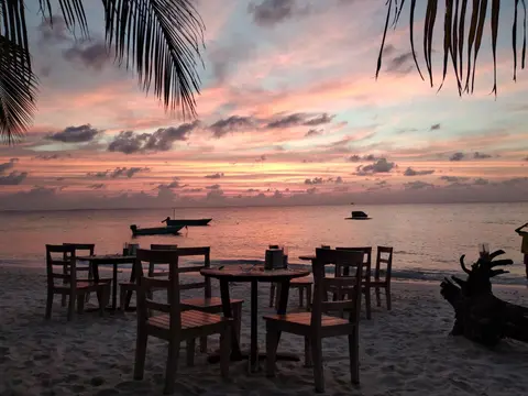 Dhigurah Beach Inn, 