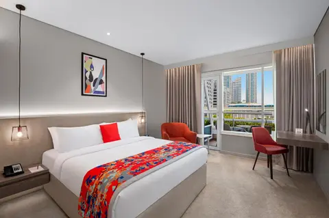 Leva Hotel and Suites, Opposite Downtown, 