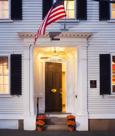 Harbor Light Inn, 
