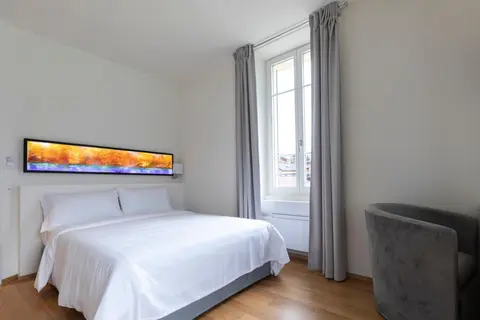 Lac Hotel, 