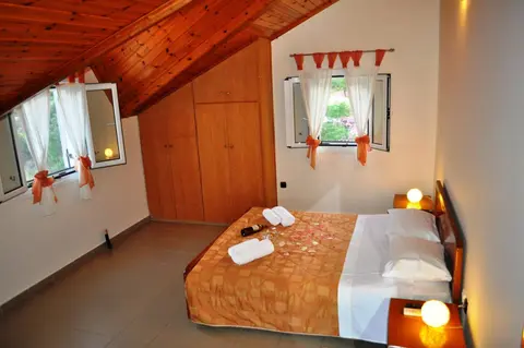 Mari-Christi Apartments, 