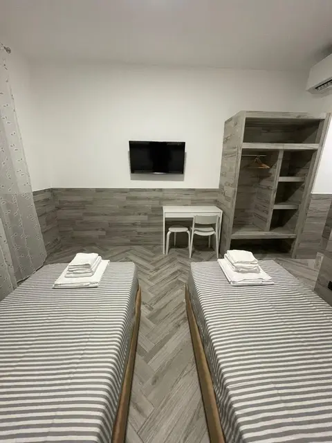 Holiday Rooms Rho, 