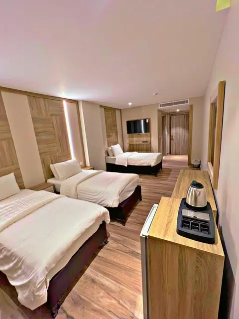 Mass Paradise Hotel, 