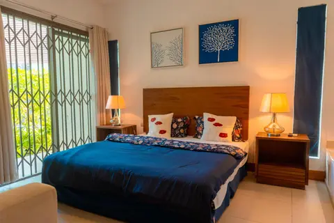Stunning Belle Mare Beachfront luxury Apartment, 