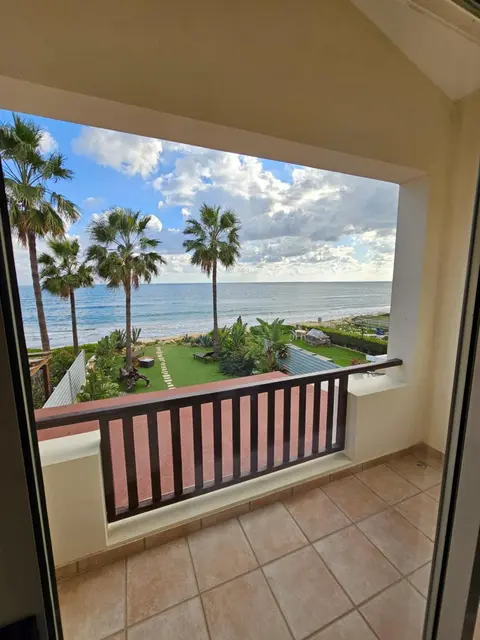 Beachfront Villa Carpe Diem, 