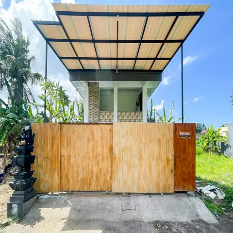 Winy House, 