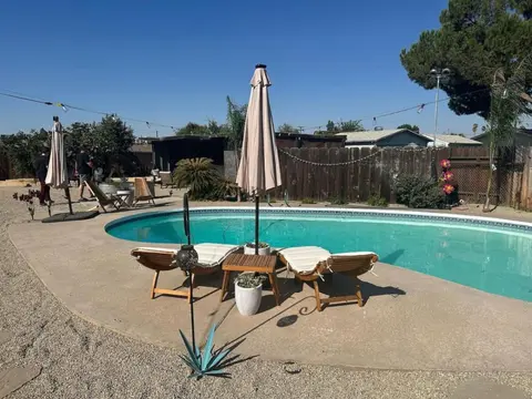 414 Relaxing House with Pool and free hot yoga class, 