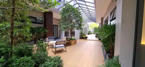 35 Bow Hotel, 