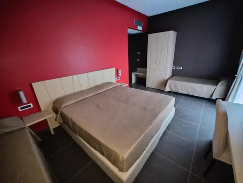 Sunrise Hotel, 