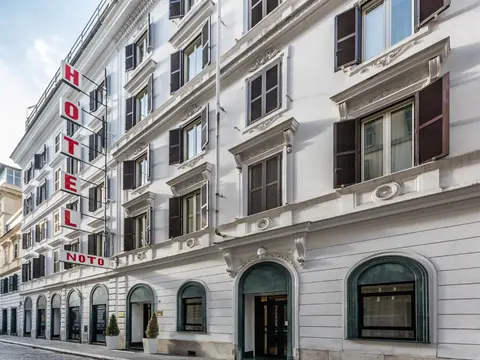 Raeli Hotel Noto, 