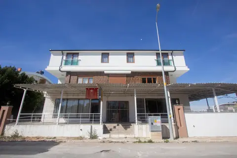Lara Breeze Homes, 