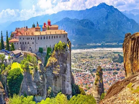 Exploring Greece with Athens, Delphi, Meteora, Mykonos and Santorini
