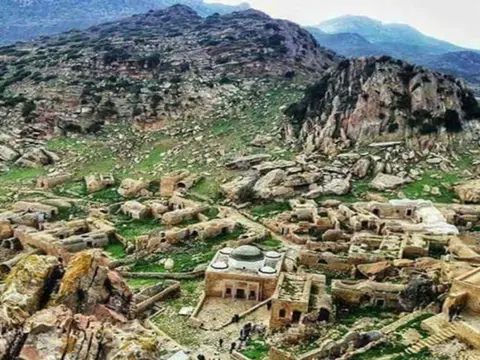 Discover Tunisian Heritage, History , Scenic Villages and skifa kahla