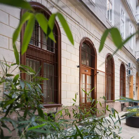 Green Dream Apartment, 