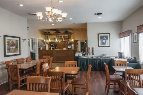QUALITY INN AIRPORT WEST 3*, 
