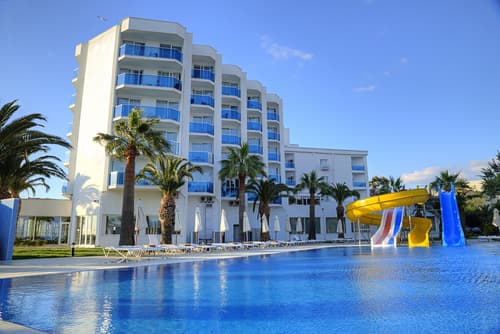 Le Bleu Hotel & Resort, 