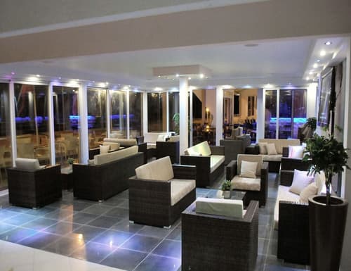 Flamingo Beach Hotel, 