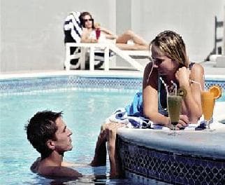 Emirates Concorde Hotel & Suites, 