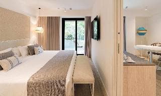 Fiesta Hotel Athènee Palace, 