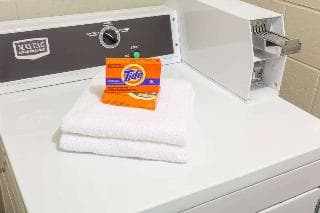 Knights Inn Toronto East, 