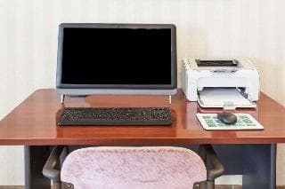 Knights Inn Toronto East, 